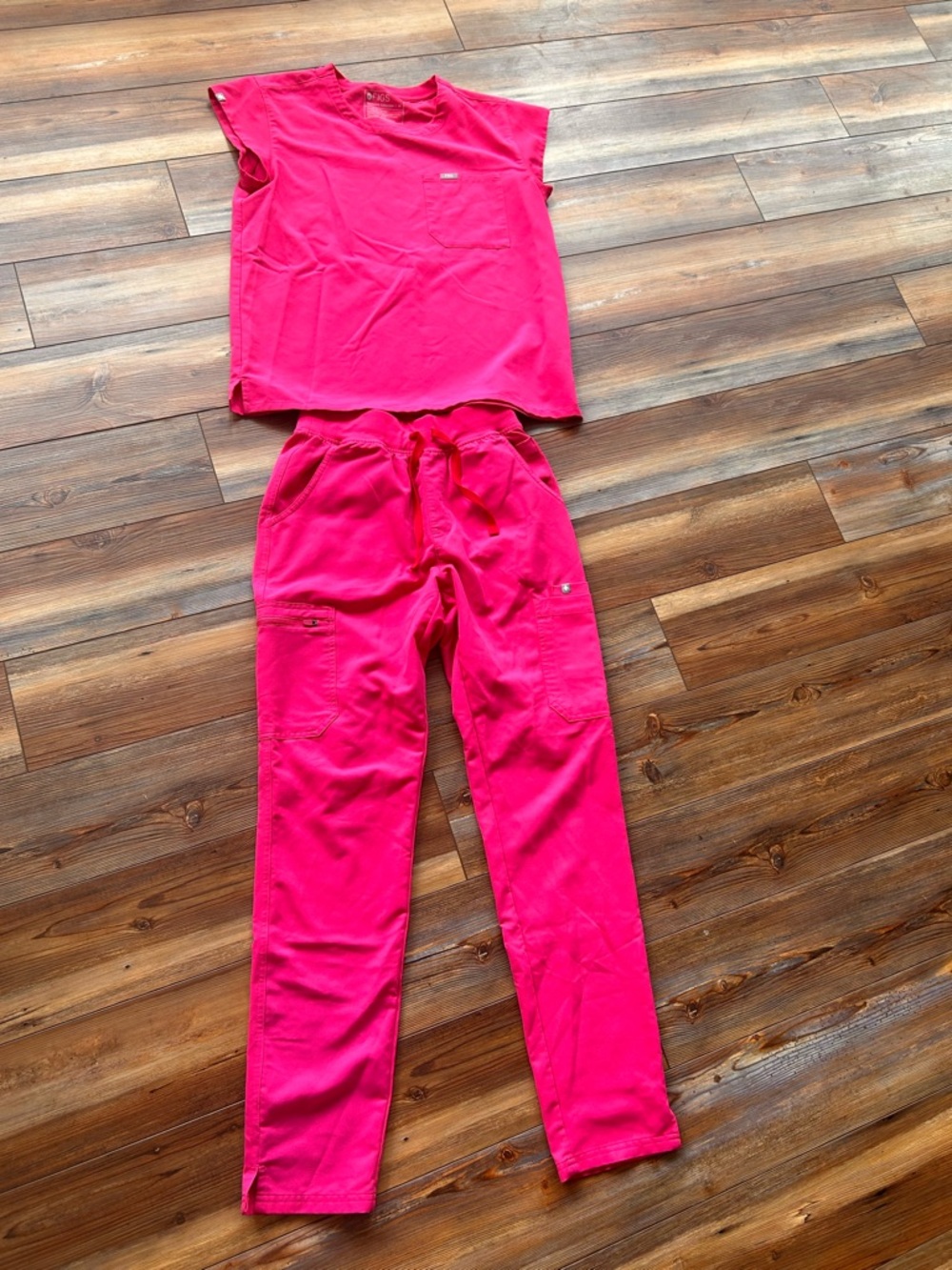 Figs Women's Hot Pink Scrub Set